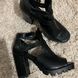Forever 21 shoes size 8